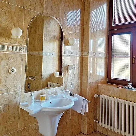 Romantik Eleonora Otel Tábor