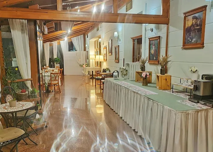 Romantik Eleonora Otel Tábor