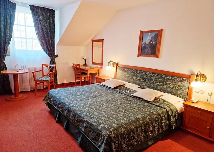 Romantik Eleonora Otel Tábor